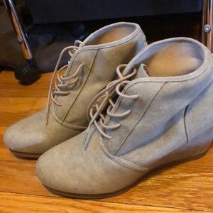 Canvas material wedge booties!